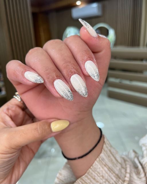 Nail کاشت ناخن