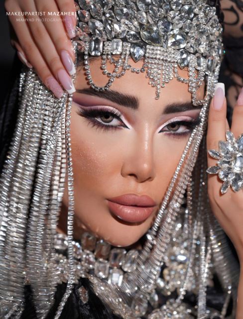 خدمات تخصصی میکاپ 🥰 برای دیدن نمونه کارهای بیشتر روی عکس کلیک کنید