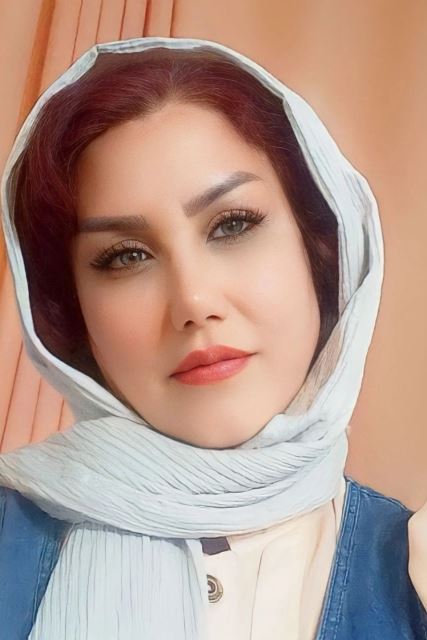 بنفشه صادقیان