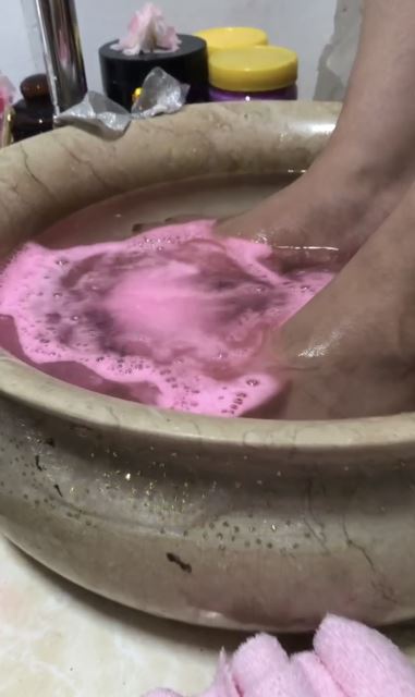 خدمات پدیکور 😍 برای دیدن نمونه کارهای بیشتر روی عکس کیلیک کنین☝🏻