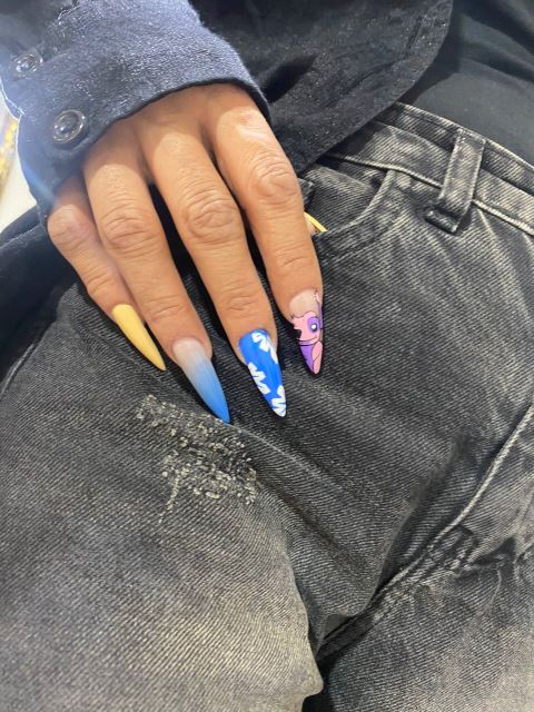 خدمات ناخن 😍برای دیدن نمونه کارهای بیشتر روی عکس کیلیک کنین☝🏻