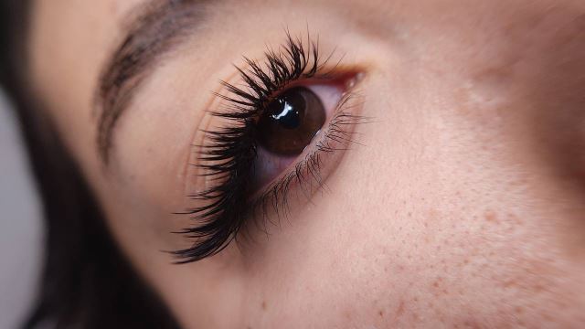 خدمات کاشت مژه 😍برای دیدن نمونه کارهای بیشتر روی عکس کیلیک کنین☝🏻