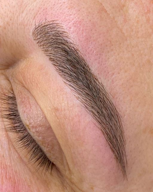 خدمات میلکرو ابرو 😍 برای دیدن نمونه کارهای بیشتر روی عکس کیلیک کنین☝🏻