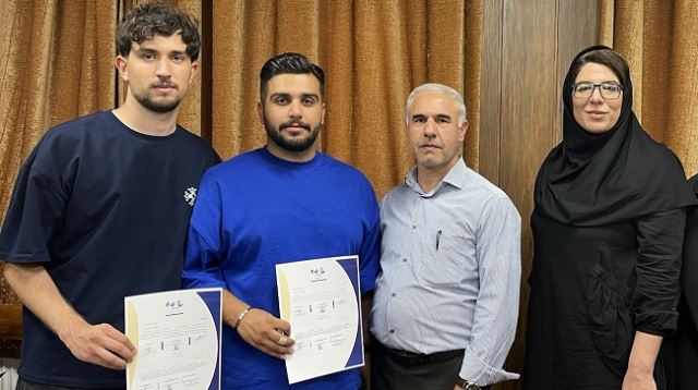 اهدا گواهی به دانشجویان در بیمارستان استاد محرری شیراز