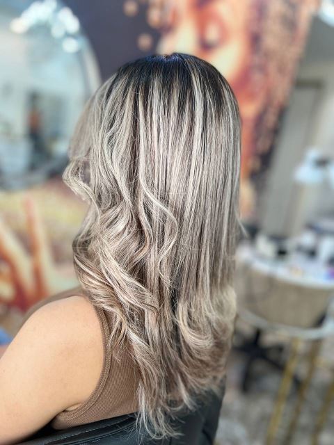 خدمات تخصوصی رنگ لایت 😍برای دیدن نمونه کارهای بیشتر روی عکس کیلیک کنین☝🏻