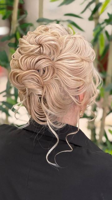 خدمات میکاپ😍برای دیدن نمونه کارهای بیشتر روی عکس کیلیک کنین☝🏻