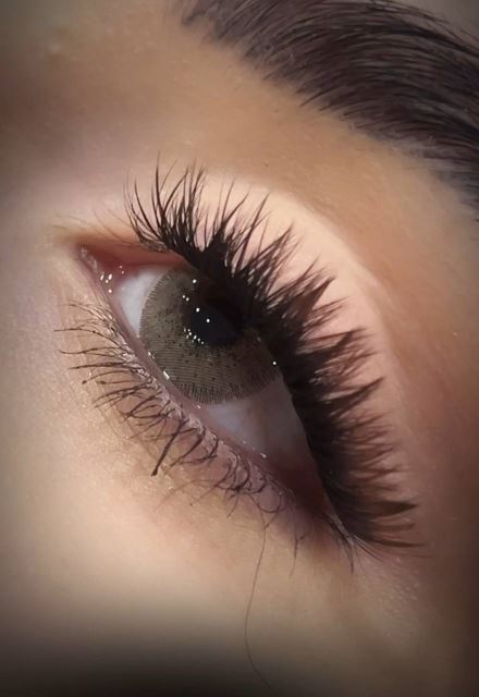 خدمات مژه 😍برای دیدن نمونه کارهای بیشتر روی عکس کیلیک کنین☝🏻