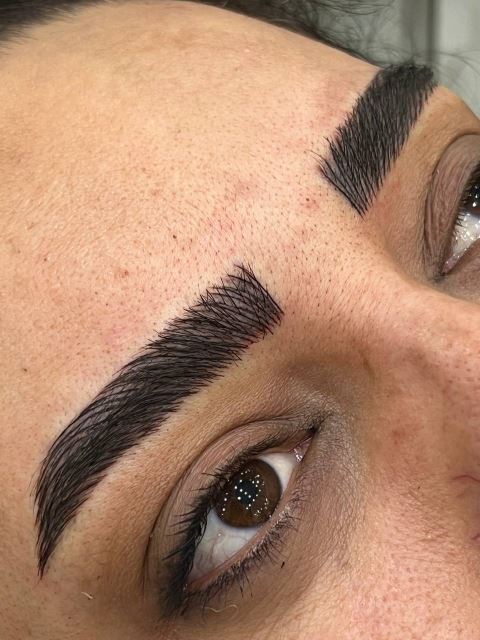 خدمات ارایش داعم ابرو 😍برای دیدن نمونه کارهای بیشتر روی عکس کیلیک کنین☝🏻