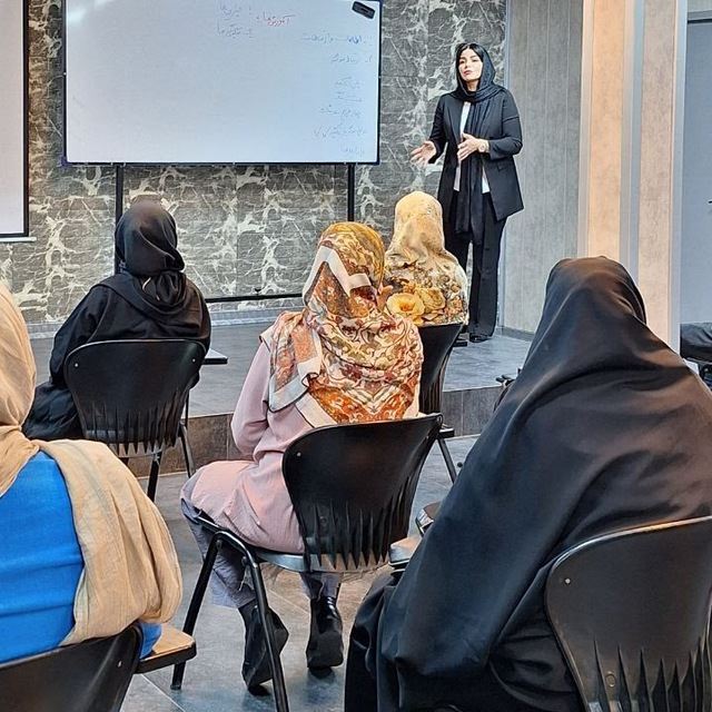 آموزش
