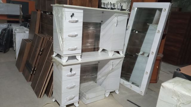 میز کاشت ناخن