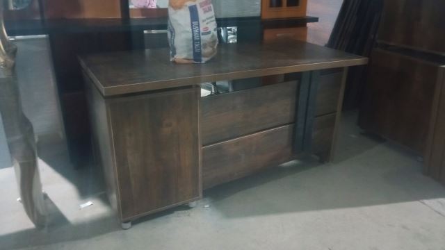 میز کارمندی