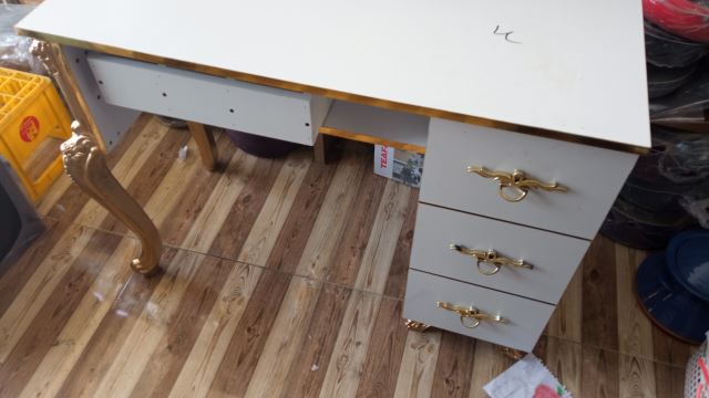 میزکاشت ناخن