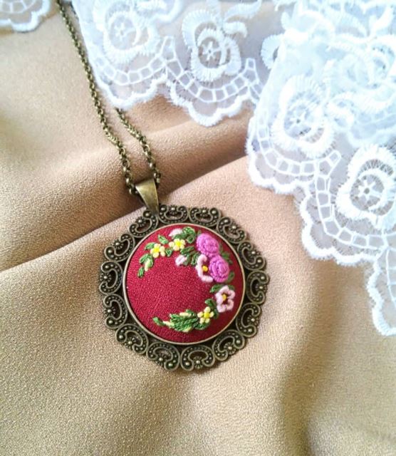 گردنبند گلدوزی (کلیک کن 👇👇👇)