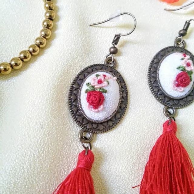 گوشواره گلدوزی (کلیک کن 👇👇👇)