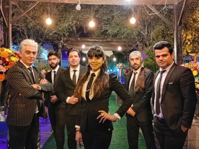 بانو نوشین با هنرمندان ملکه موزیک