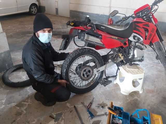 پنچرگیری سیار موتورسیکلت در دریاچه-موتورسازی سیار