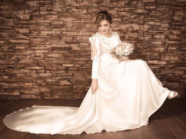 لباس عروس دنباله دار.نگین